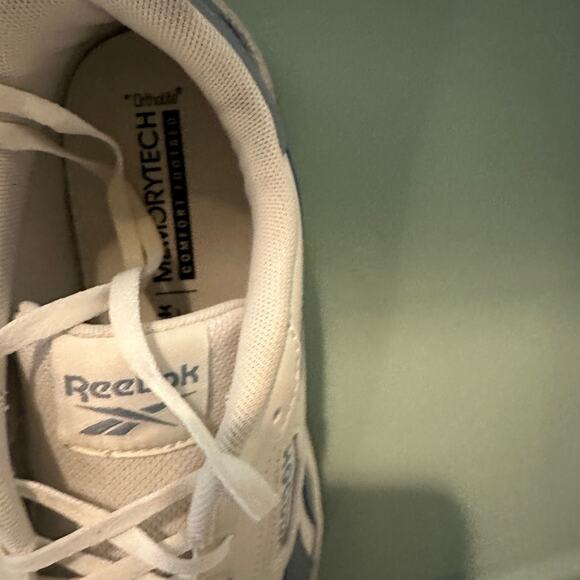 EUC Reebok Men\'s Court Advance Cream and Blue Athletic Shoes Size 9 main image 10